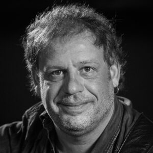 Portrait en noir-blanc de Vincent Vallat, éclairage de studio